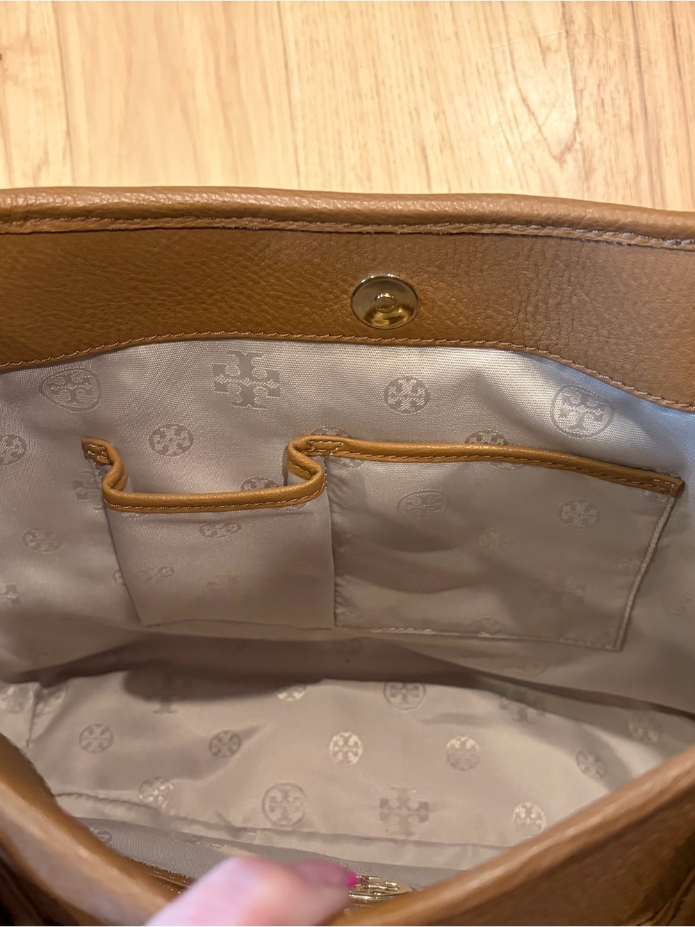 Authentic Tory Burch Amanda hobo bag VGUC with detachable strap - Picture 10 of 10